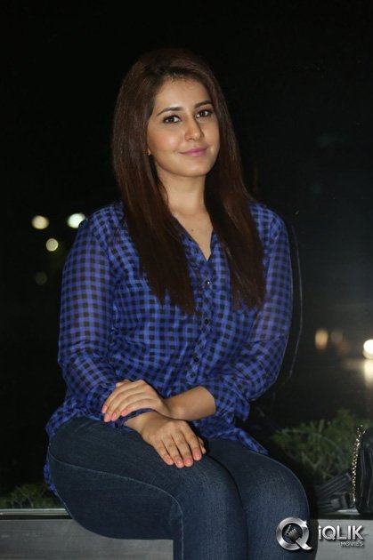 Raashi-Khanna-at-Lakshmi-Raave-Maa-Intiki-Audio-Launch